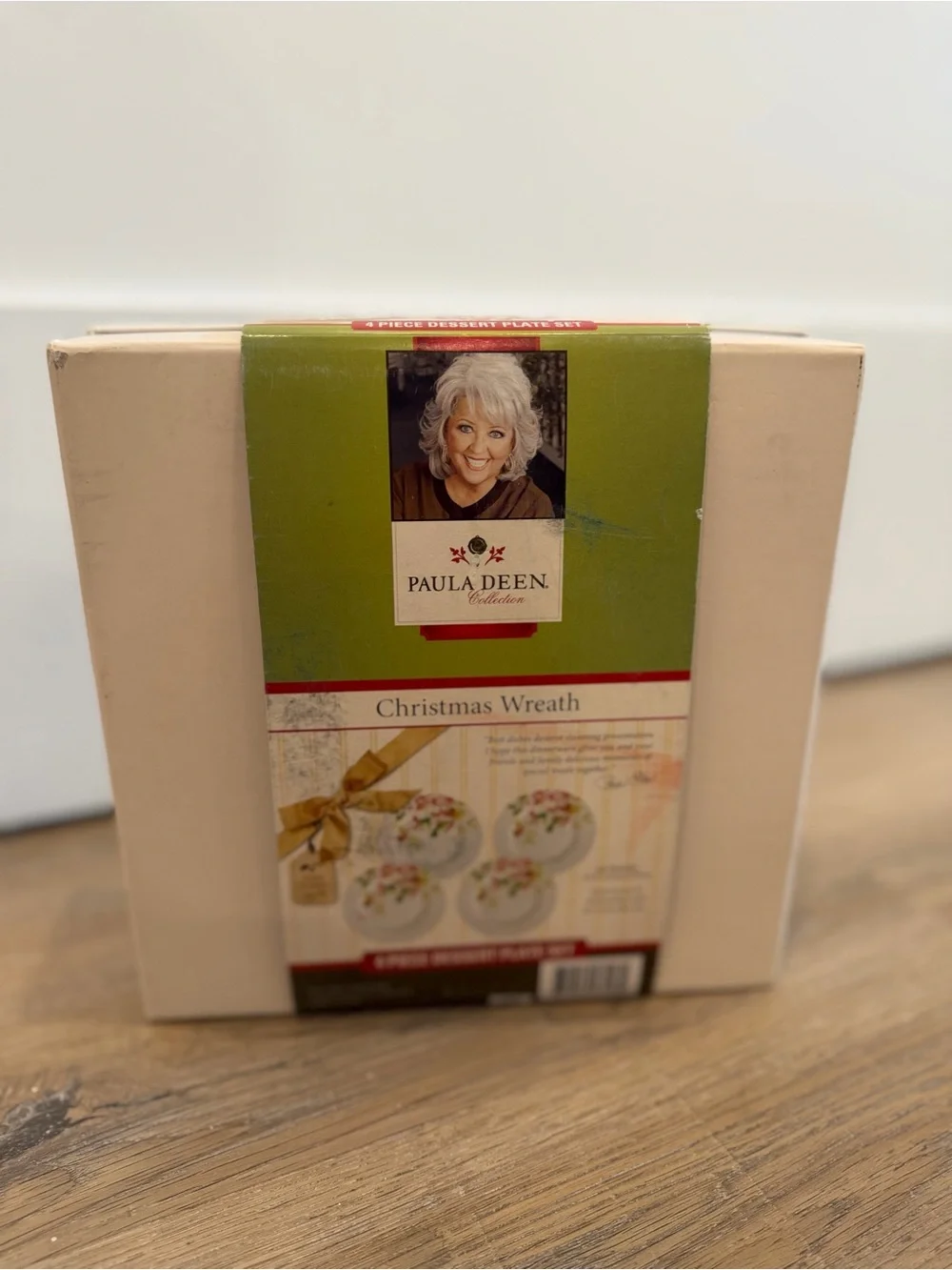 Paula Deen Christmas Wreath 4 Piece Dessert Plate Set Holiday Holly Mistletoe